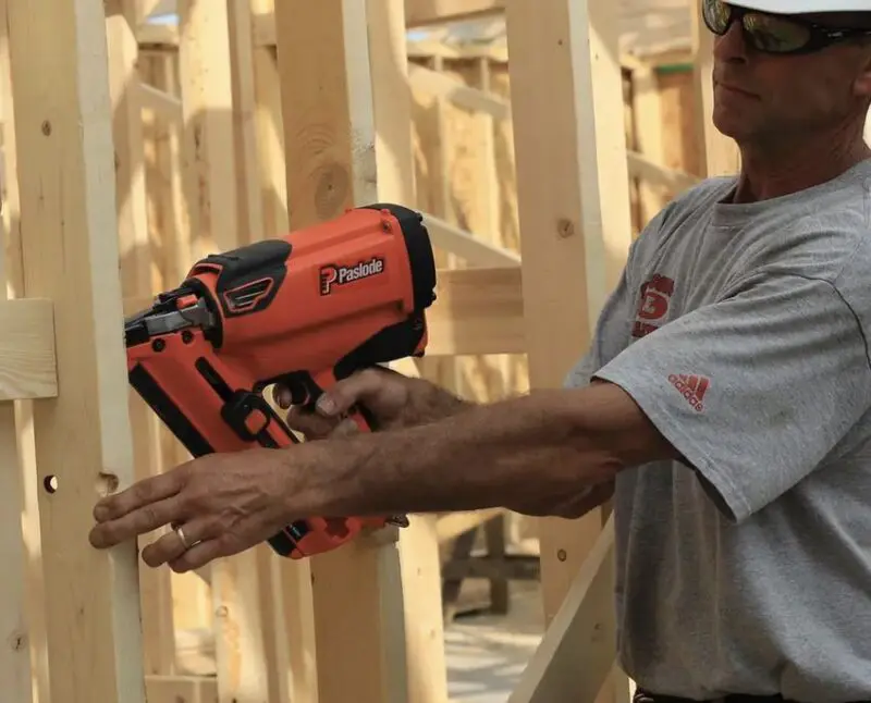 Paslode CFN325XP Gas Framing Nailer